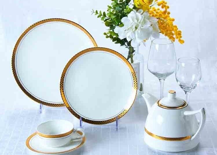 Stain Resistant Gold Decal Round Ceramic Dinnerware Set