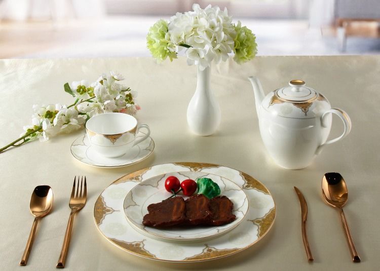 HS 6911101900 High Grade Fine Bone China Dinnerware Set