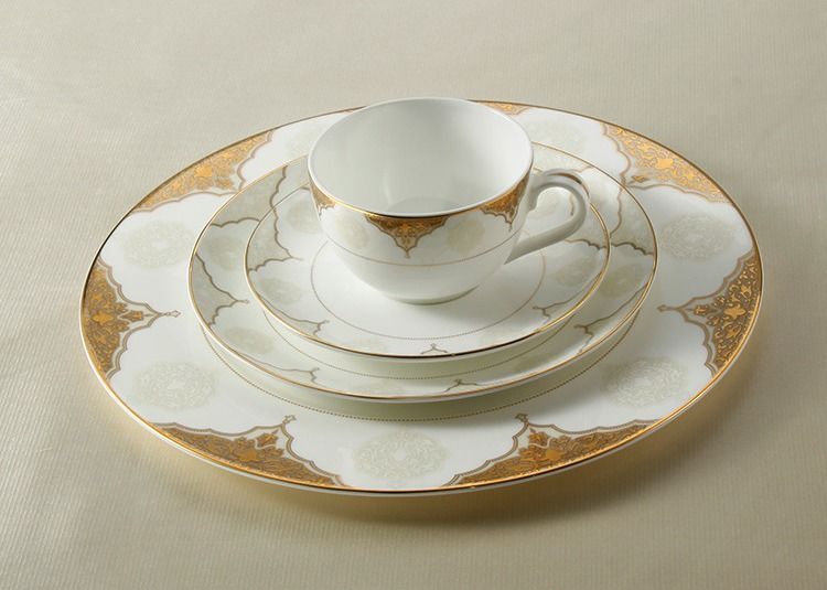 HS 6911101900 High Grade Fine Bone China Dinnerware Set